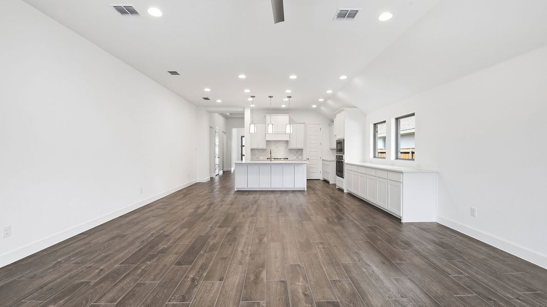 Spacious, unfurnished interior of a new home in Cambridge Crossing, Celina (Image 22).