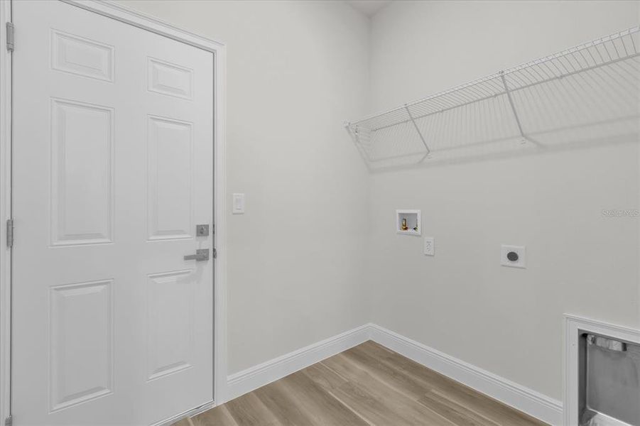 Spacious, unfurnished interior of a new home in , Citrus Springs (Image 22).