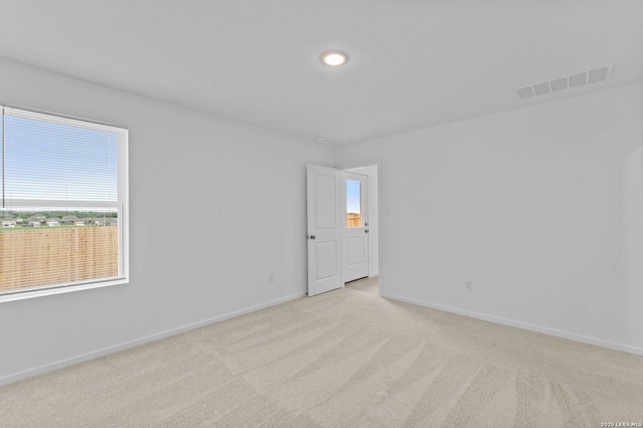 Spacious, unfurnished interior of a new home in Guadalupe Ridge, New Braunfels (Image 17).