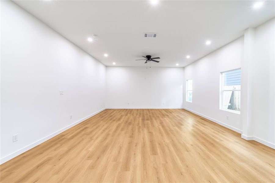 Spacious, unfurnished interior of a new home in , Dallas (Image 20).