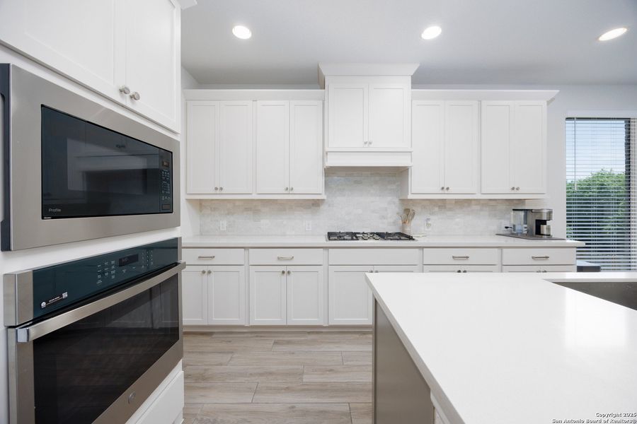 Furnished interior view inside a new home in Weston Oaks 55', San Antonio (Image 7). Furnished interior view inside a new home in Weston Oaks 55', San Antonio (Image 7).