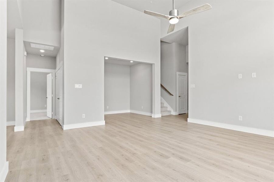 009-8517DelRioTrail-Rowlett-TX-75089-Living.jpg-SMALL