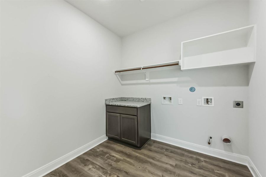 Spacious, unfurnished interior of a new home in , Baytown (Image 36).