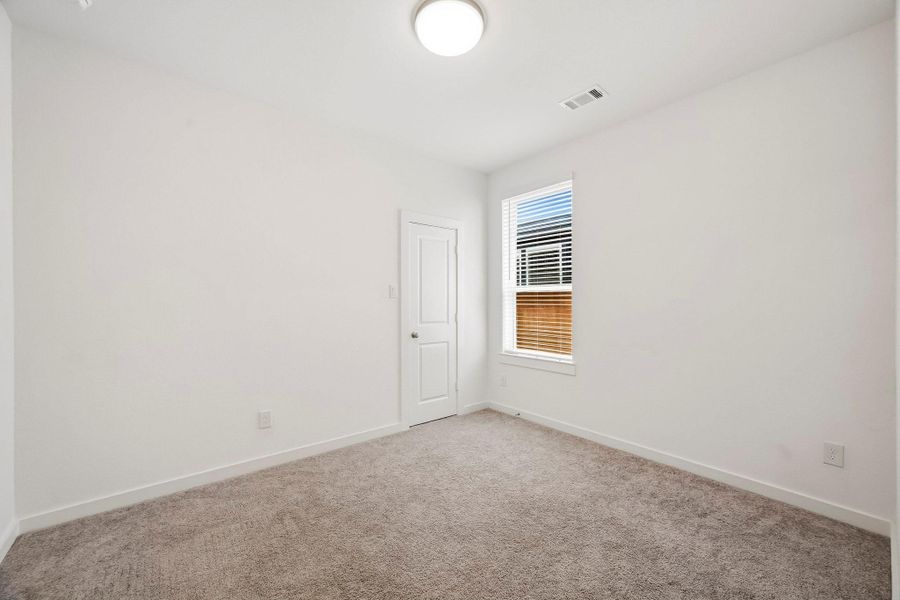 Spacious, unfurnished interior of a new home in Meridiana, Iowa Colony (Image 27).