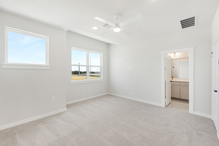 Spacious, unfurnished interior of a new home in Wildridge, Oak Point (Image 34). Spacious, unfurnished interior of a new home in Wildridge, Oak Point (Image 34).