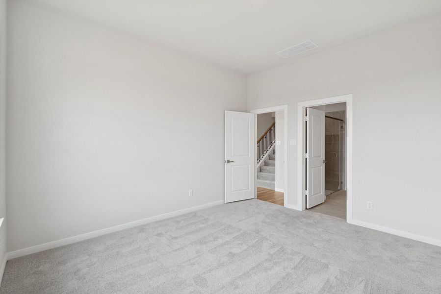 Spacious, unfurnished interior of a new home in Beacon Point at Lago Mar 50’ Homesites, Texas City (Image 32).