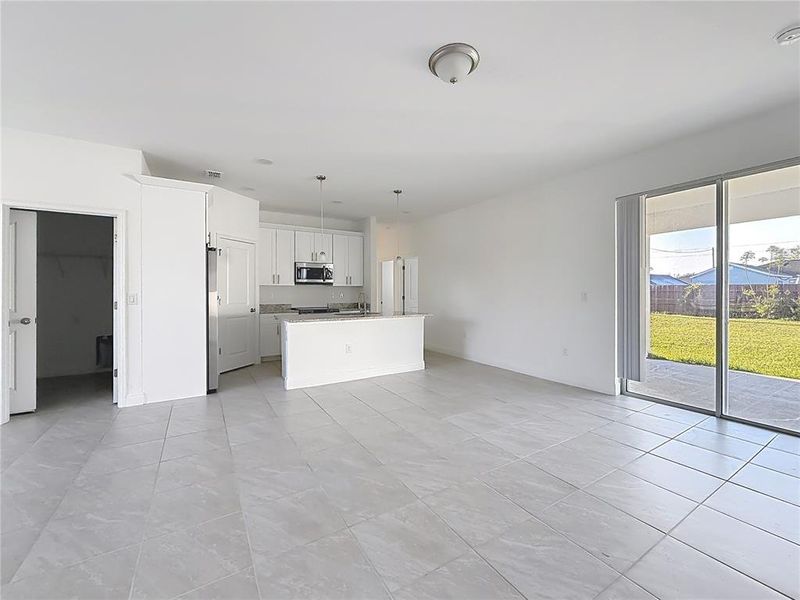 Spacious, unfurnished interior of a new home in , Ocala (Image 39).