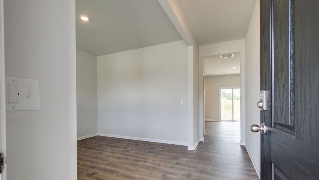 Spacious, unfurnished interior of a new home in Woodbridge Glen Single Family, Lebanon (Image 10).