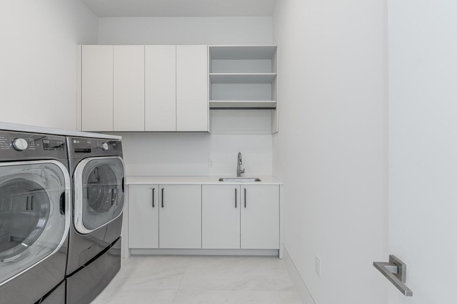 Furnished interior view inside a new home in , Pompano Beach (Image 9).