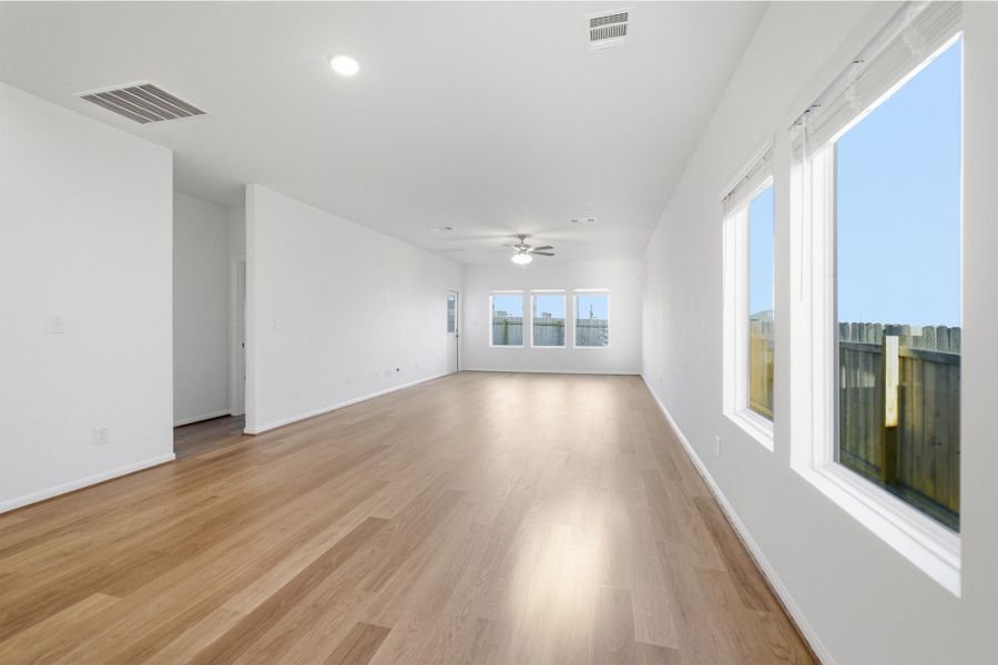 Spacious, unfurnished interior of a new home in Cool Water, Jarrell (Image 26).