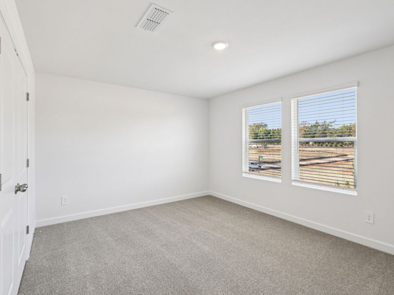 Spacious, unfurnished interior of a new home in Brighton Springs, York (Image 17).