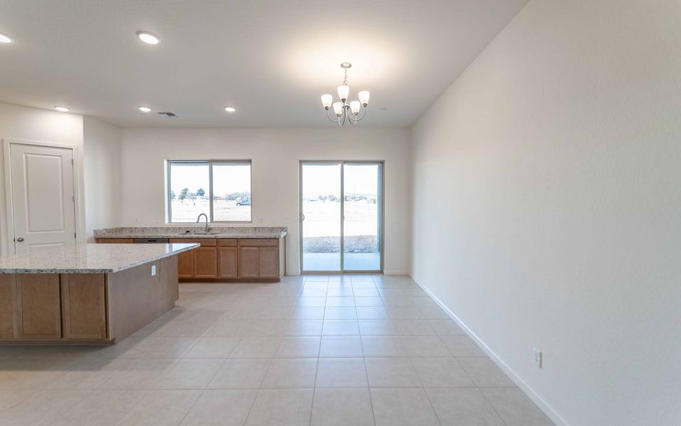 Spacious, unfurnished interior of a new home in Heritage Pointe, Chino Valley (Image 9).
