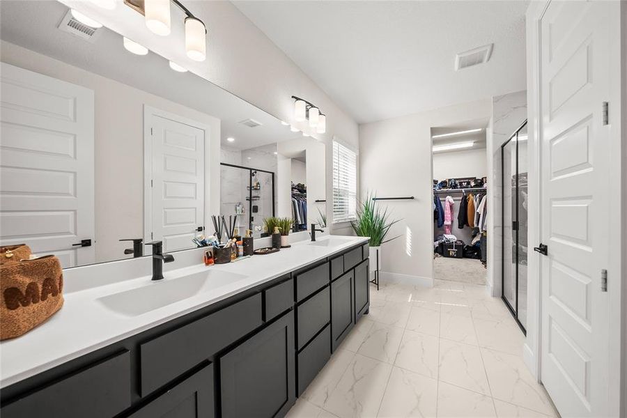 Furnished interior view inside a new home in Willow Grove, Melissa (Image 14).