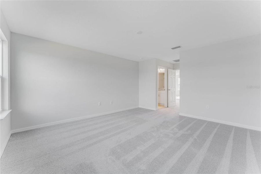Spacious, unfurnished interior of a new home in Covered Bridge at Liberty Bluff, Haines City (Image 28).