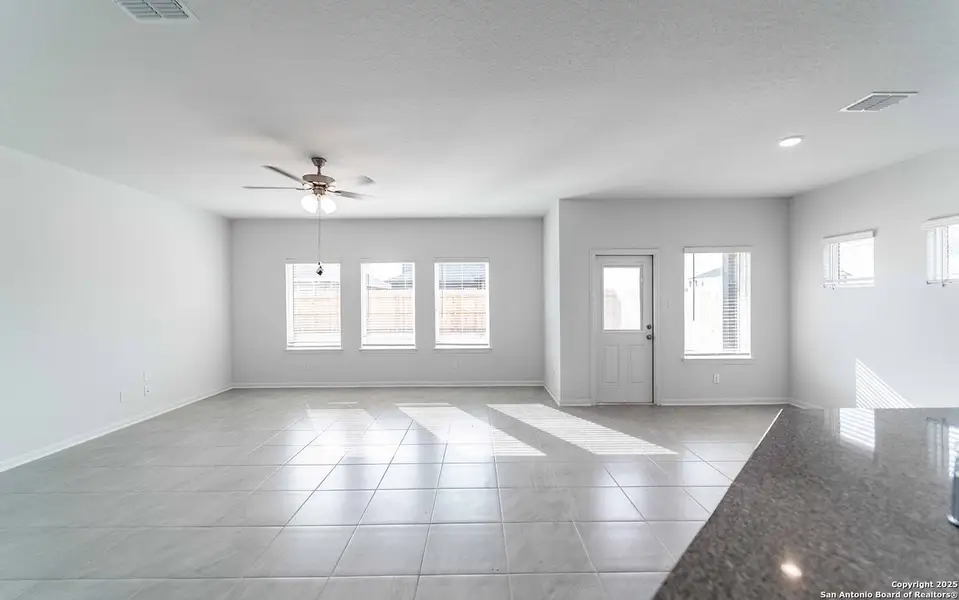 Spacious, unfurnished interior of a new home in Red Hawk Landing, San Antonio (Image 10).