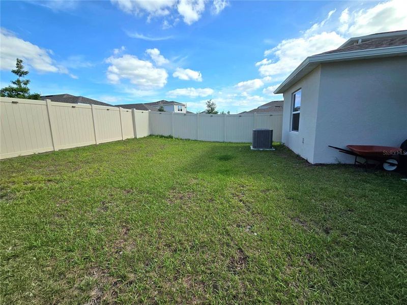 Exterior details and patio area of a home in , Haines City (Image 4).