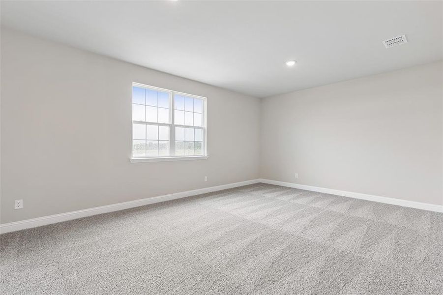 Spacious, unfurnished interior of a new home in Venetian, Weston (Image 9).