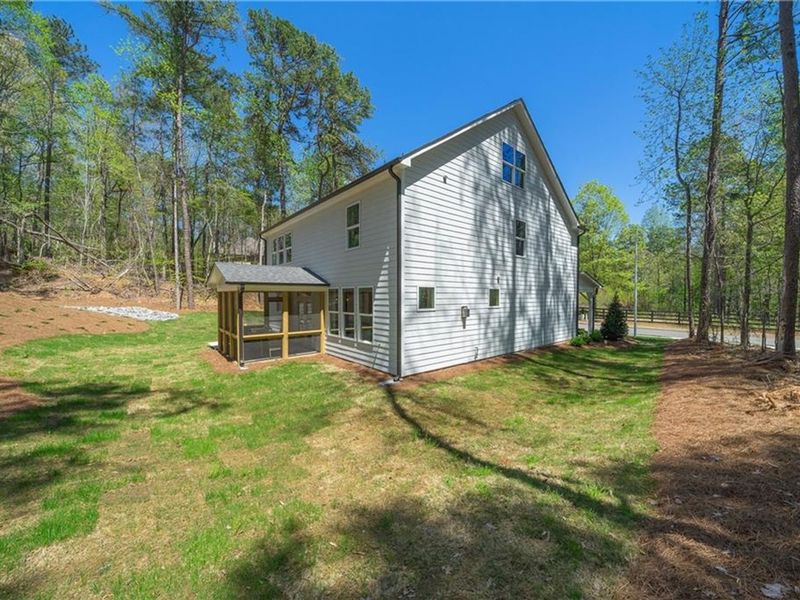 Exterior details and patio area of a home in Riverwood, Dallas (Image 34).