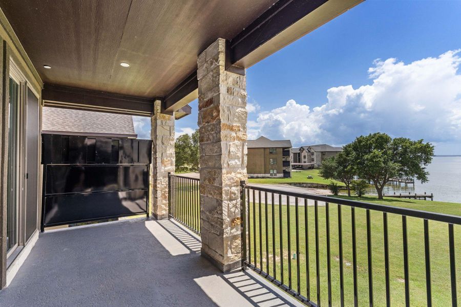 Exterior details and patio area of a home in , Onalaska (Image 3).