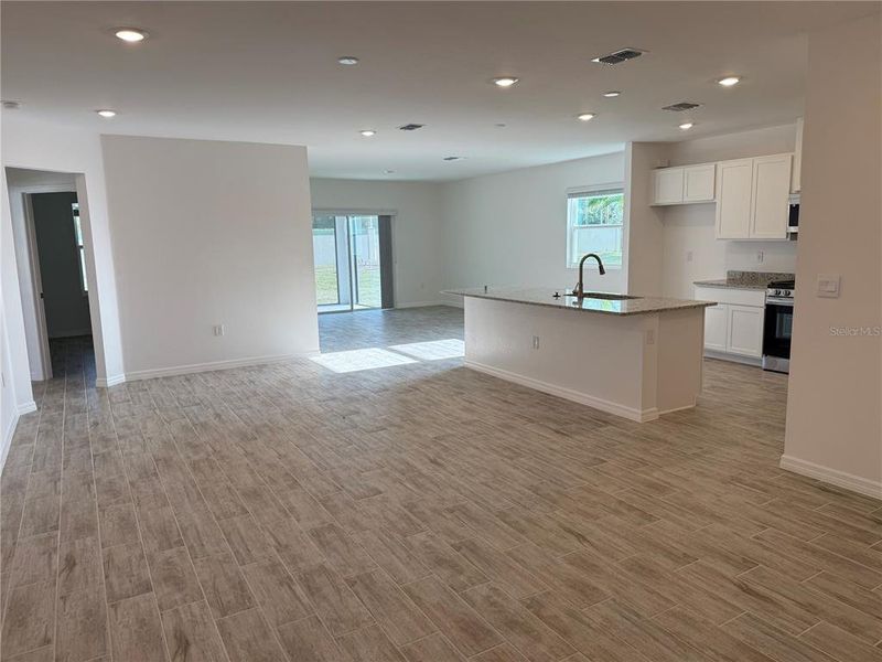 Spacious, unfurnished interior of a new home in Heritage Station, Punta Gorda (Image 20).