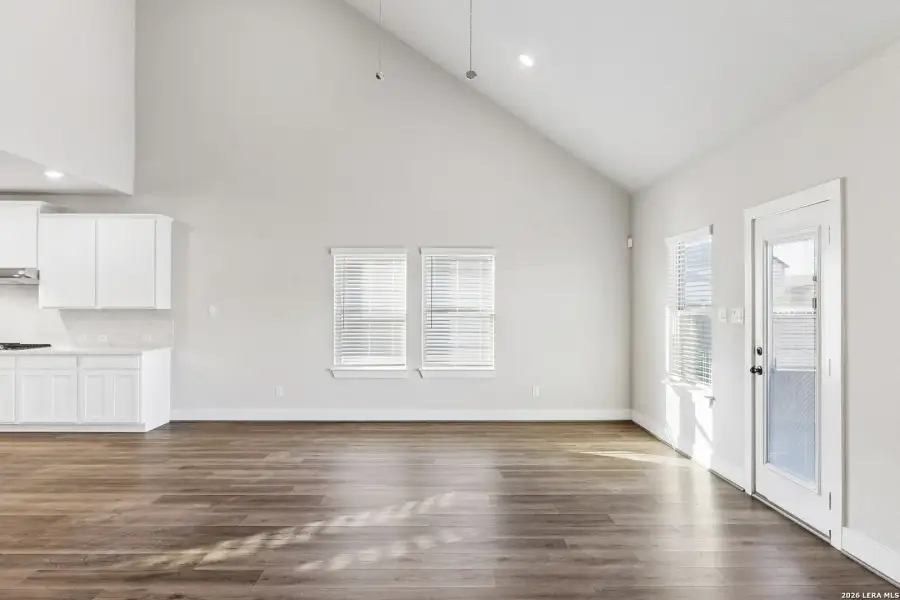 Spacious, unfurnished interior of a new home in Autry Pond, San Antonio (Image 36).