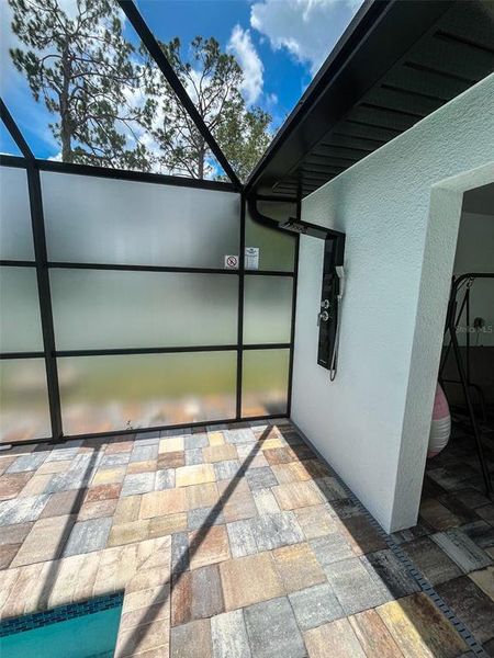 Exterior details and patio area of a home in , North Port (Image 4).