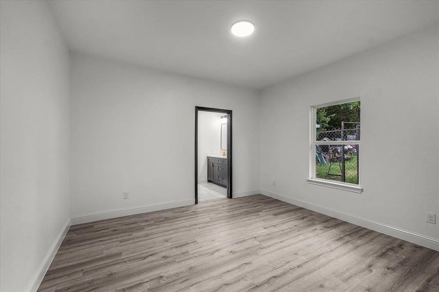 Spacious, unfurnished interior of a new home in , Granbury (Image 14).