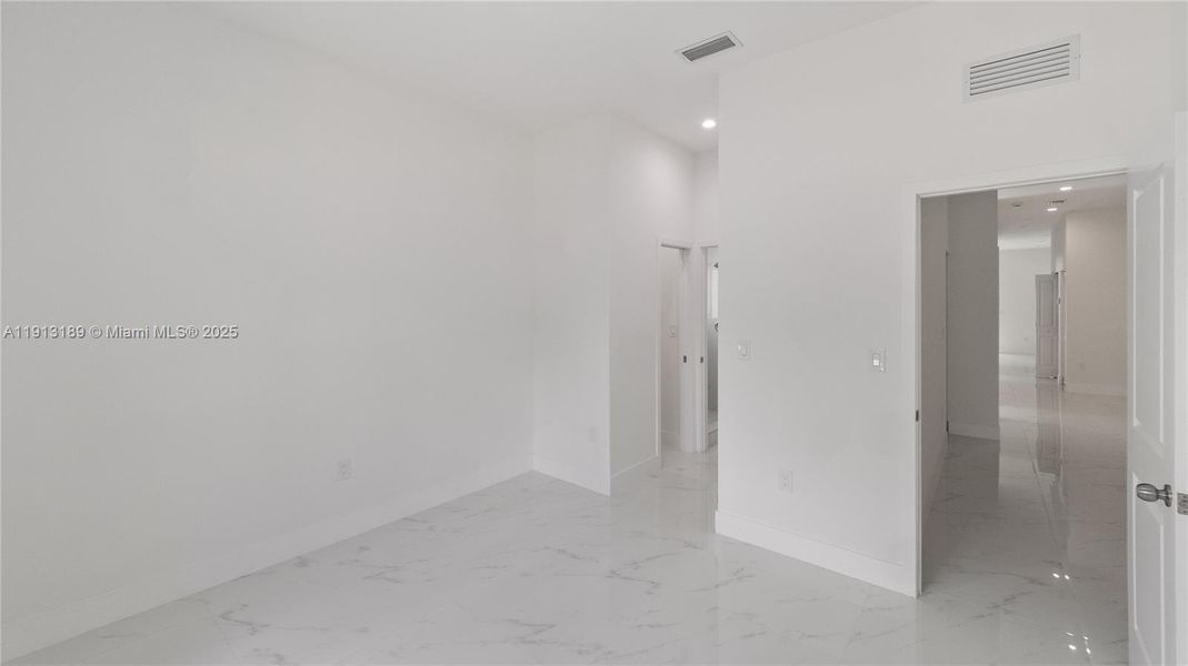 Spacious, unfurnished interior of a new home in , Miami (Image 19).