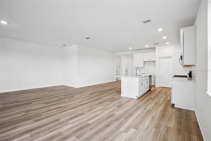 Spacious, unfurnished interior of a new home in Coasterra, Palmetto (Image 28). Spacious, unfurnished interior of a new home in Coasterra, Palmetto (Image 28).