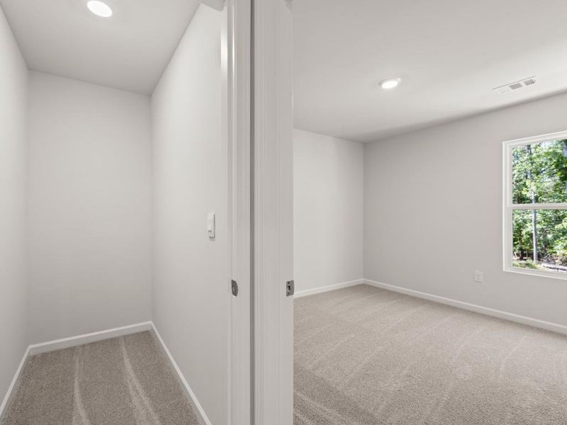 Spacious, unfurnished interior of a new home in Falcon Landing Townhomes, Gainesville (Image 15).