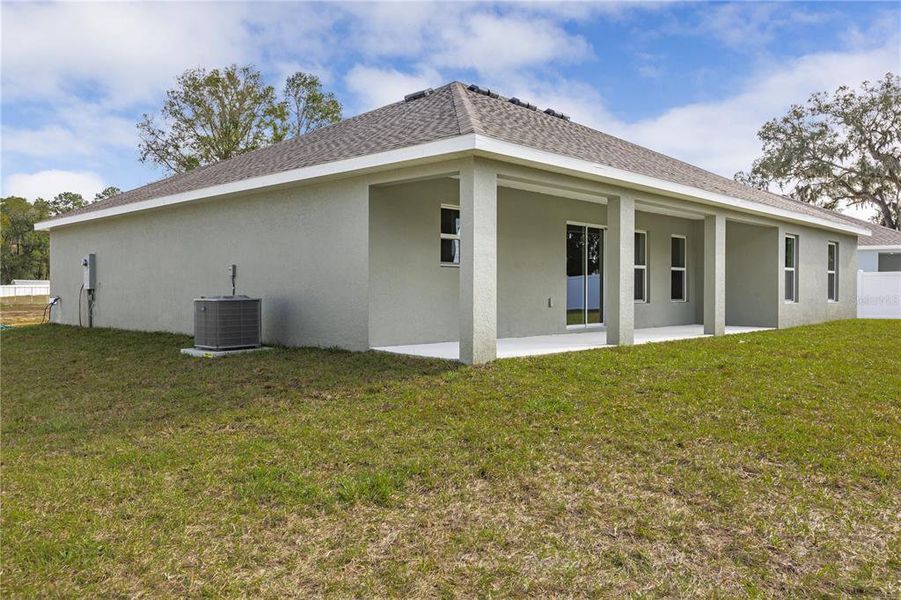 Exterior details and patio area of a home in Sable Run, Ocala (Image 8).
