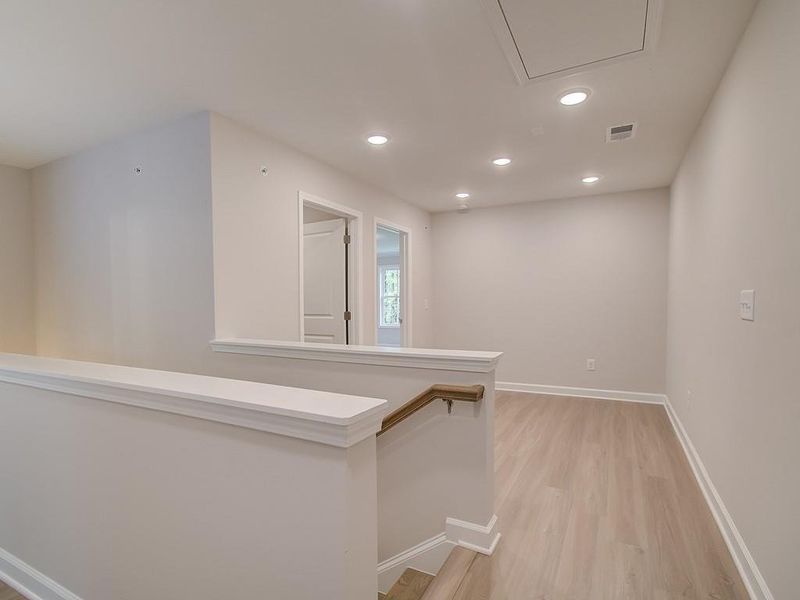 Spacious, unfurnished interior of a new home in Cherokee Township, Acworth (Image 27).