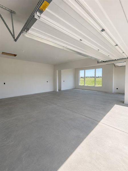 Spacious, unfurnished interior of a new home in , Northlake (Image 18).
