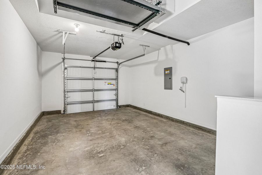 Spacious, unfurnished interior of a new home in , Jacksonville (Image 16).