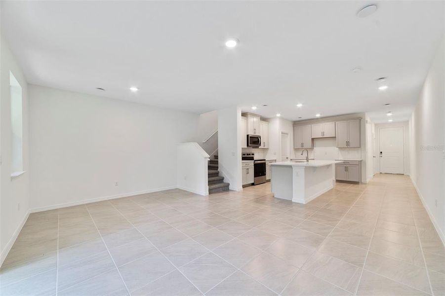 Spacious, unfurnished interior of a new home in Towns at Greenleaf, Oviedo (Image 14).