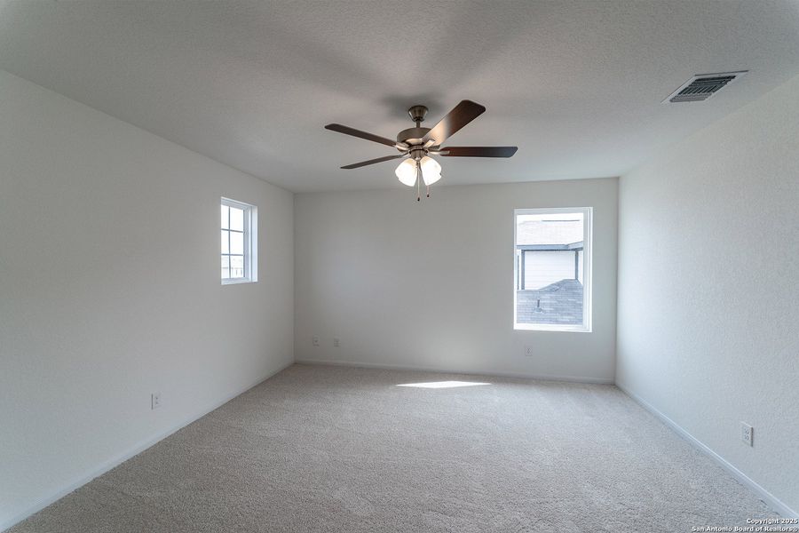 Spacious, unfurnished interior of a new home in Katzer Ranch, Converse (Image 14).
