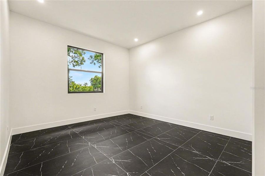 Spacious, unfurnished interior of a new home in , Seffner (Image 18).
