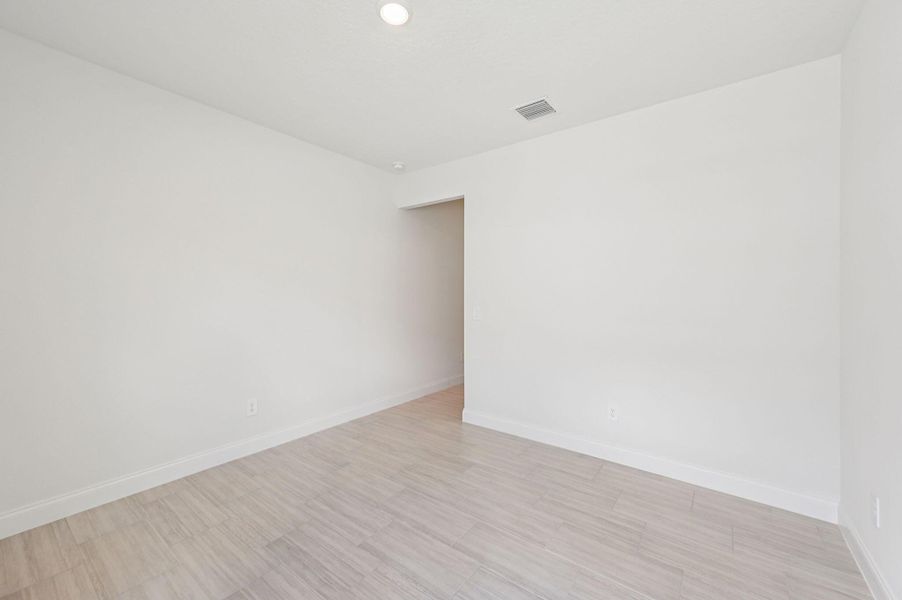 Spacious, unfurnished interior of a new home in Hampton Park - Signature Series, Vero Beach (Image 23). Spacious, unfurnished interior of a new home in Hampton Park - Signature Series, Vero Beach (Image 23).