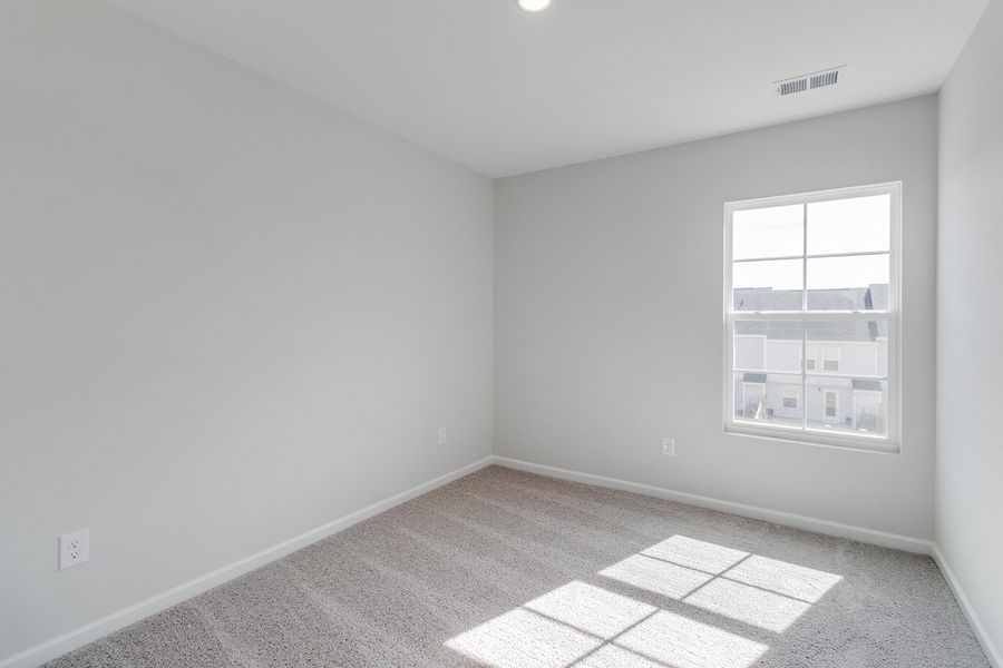 Spacious, unfurnished interior of a new home in Astoria, Columbia (Image 27).