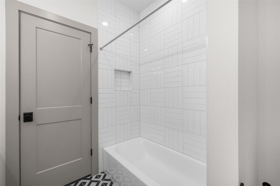guest full bath w/ tub-shower combo guest full bath w/ tub-shower combo