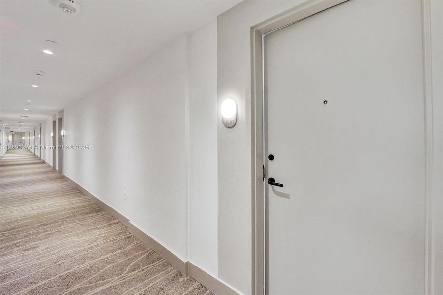 Spacious, unfurnished interior of a new home in , Miami Beach (Image 20).