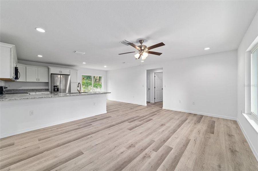 Spacious, unfurnished interior of a new home in , Dunnellon (Image 71).
