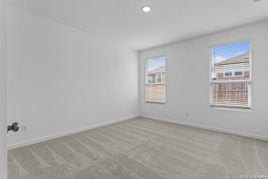 Spacious, unfurnished interior of a new home in Sky Ranch, New Braunfels (Image 12).
