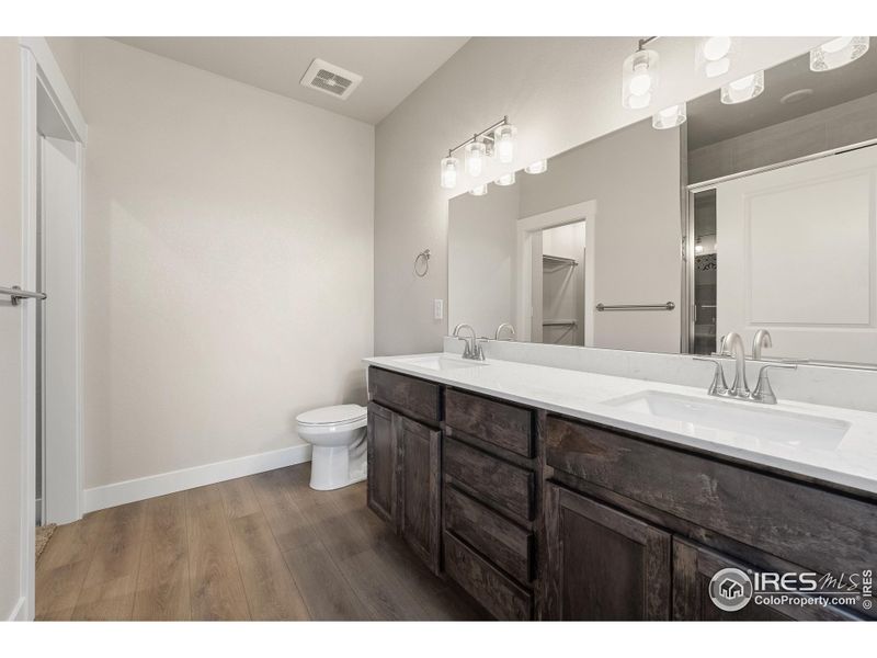 Primary bathroom w/ dual vanity Primary bathroom w/ dual vanity