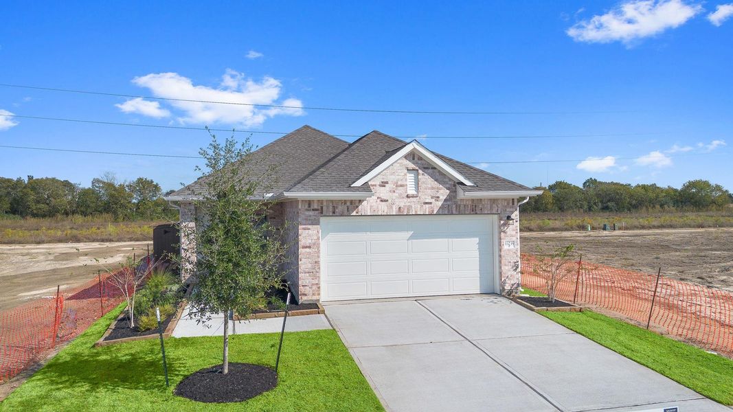 Front exterior of a new home in Creekhaven, Rosharon, TX, highlighting curb appeal (Image 1).