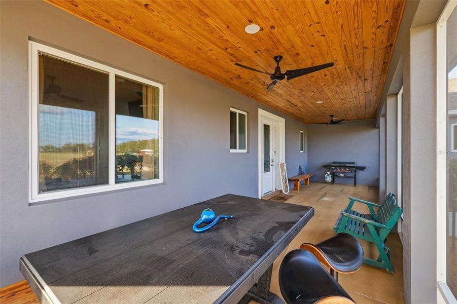 Exterior details and patio area of a home in , Dade City (Image 3).