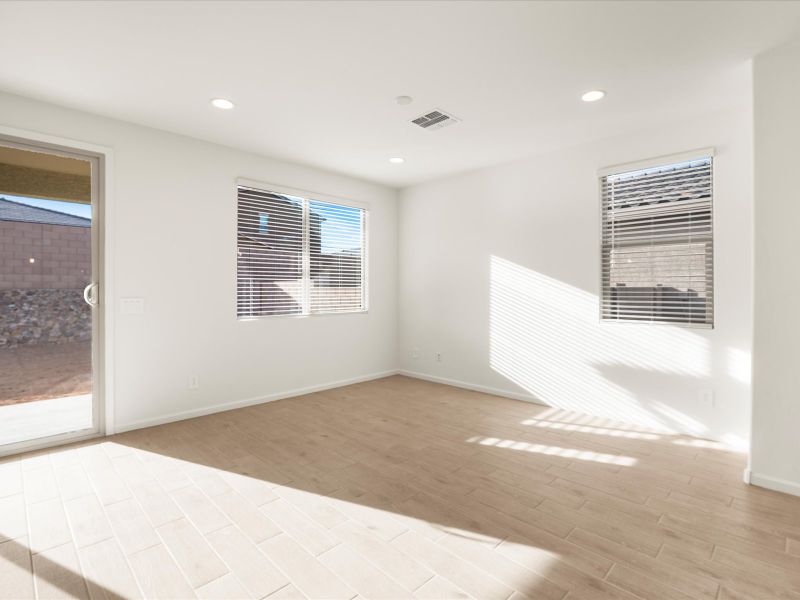 Spacious, unfurnished interior of a new home in Entrada Del Toro, Sahuarita (Image 8). Spacious, unfurnished interior of a new home in Entrada Del Toro, Sahuarita (Image 8).