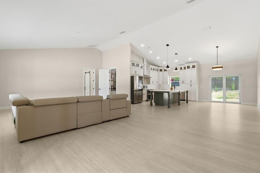 Furnished interior view inside a new home in , Dunnellon (Image 11).