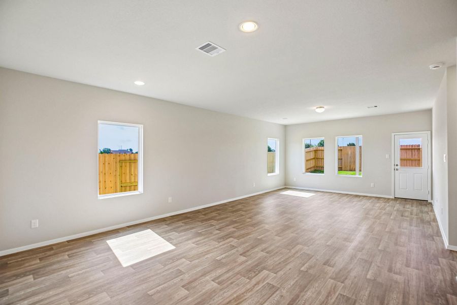 Spacious, unfurnished interior of a new home in Sorella, Tomball (Image 20).
