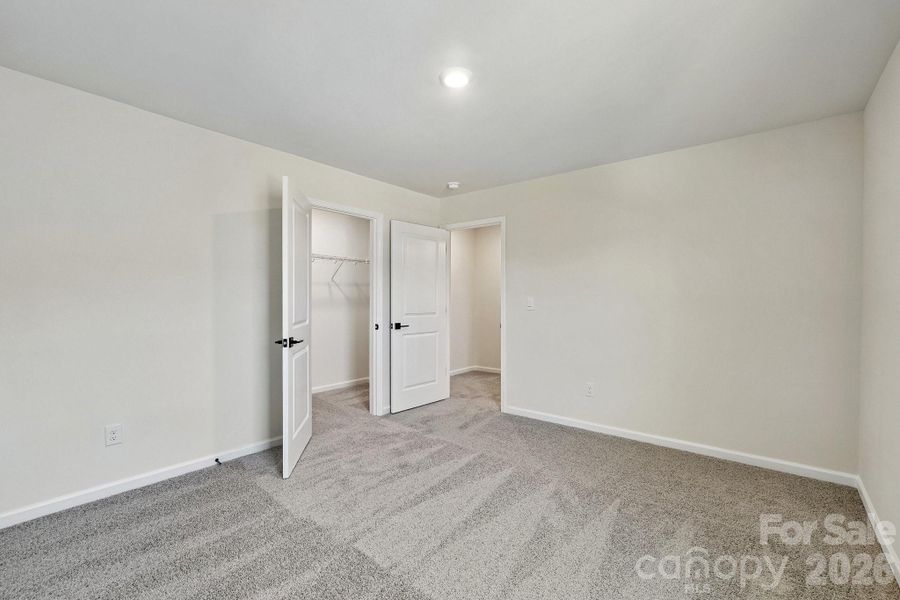 Spacious, unfurnished interior of a new home in Sylvan Creek, Denver (Image 29).